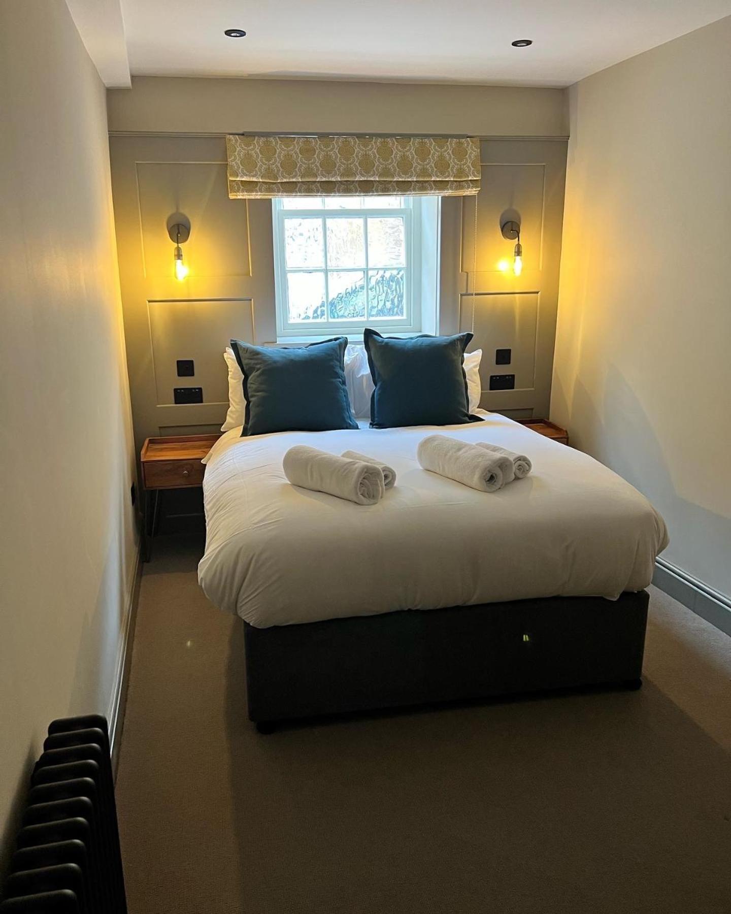 The Punchbowl Inn Woodstock Room photo